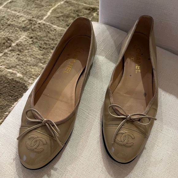 Chanel Patent Leather Ballet Flats - Picture 2 of 11